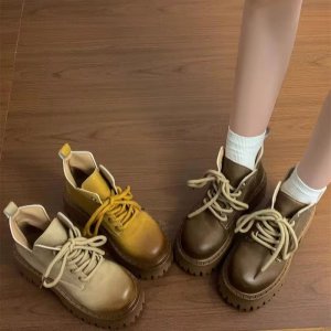 ROUND HEAD CROSS-TIE PU WOMEN’S THICK-SOLED HEIGHT-INCREASING ANKLE BOOTS – Fashionable lace-up boots with chunky heel, anti-slip sole & plush lining.