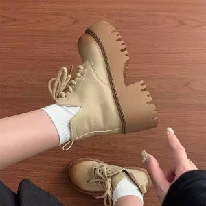 ROUND HEAD CROSS-TIE PU WOMEN’S THICK-SOLED HEIGHT-INCREASING ANKLE BOOTS – Fashionable lace-up boots with chunky heel, anti-slip sole & plush lining.
