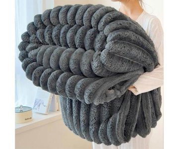 Light luxury solid color multifunctional rabbit velvet blanket winter thick warm flannel cozy and stylish winter essential for warmth, comfort, and elegant décor.