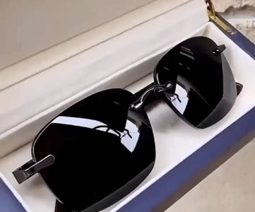 Black Rectangular Sunglasses – White Case Set – UV400 Protection, Lightweight Frame, Unisex Style, Slim Modern Design, Daywear Comfort, Travel-Ready