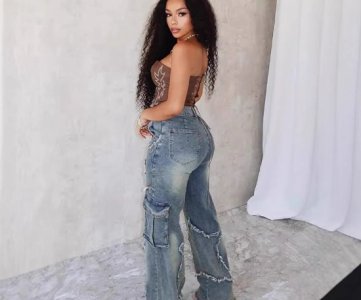 High-Waisted Patchwork Wide-Leg Jeans – Zigzag Distress Edition – Cargo Pocket Detail, Dark Denim, Frayed Pattern, Edgy Streetwear Look, Sizes 28–36