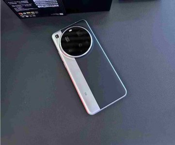 Xiaomi 14 Ultra Smartphone with Leica Quad Camera, Snapdragon 8 Gen 3, AMOLED Display, 5000mAh Battery, Ceramic Body, 120W Fast Charging