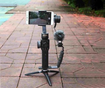 Smartphone Vlogging Rig with Tripod Stand, LED Fill Light, External Microphone & Stabilizer Grip – All-in-One Mobile Video Recording Setup Kit