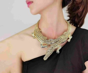Crocodile Necklace Gold-Plated Animal Pendant Chain Jewelry for Women Men Punk Statement Fashion Accessories Party Gift Unique Jewelry Design
