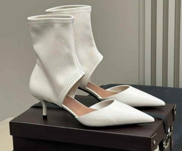 Hybrid High-Heeled Pump Boot for Women – Pointed Toe, Block Heel, Ankle Shaft, Slip-On Design, Fashion Footwear for Events, Streetwear & Seasonal Styling