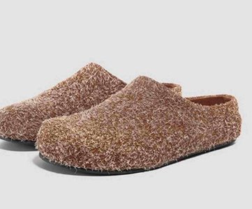 Fuzzy Slip-On Clogs – Closed Toe, Open Heel Indoor Shoes with Textured Knit Upper, Soft Lining & Flat Sole for Casual Comfort, Lounge & Homewear Fashion