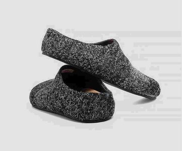 Fuzzy Slip-On Clogs – Closed Toe, Open Heel Indoor Shoes with Textured Knit Upper, Soft Lining & Flat Sole for Casual Comfort, Lounge & Homewear Fashion