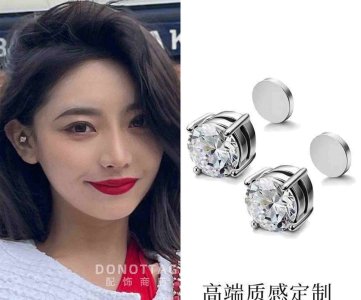 Donotag Silver Stud Earrings – Round Clear Gemstone with Four-Prong Setting, Flat Backing & Celebrity-Inspired Design for Elegant Everyday Wear