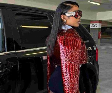 Crimson Fang Cropped Jacket – Snakeskin Texture with Triangular Cut-Out, Flared Sleeves & Avant-Garde Silhouette for Boutique Drops or Editorial Styling