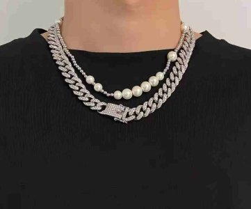 Cuban Link Bracelet – Thick Chain with Diamond-Like Stones & Clasp Detailing for Statement Styling, Gift Sets or Retail Display