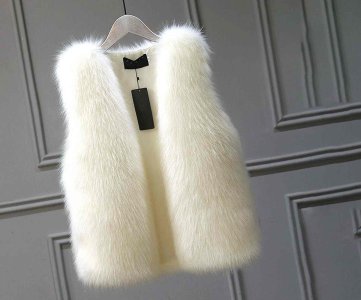 Faux Fur Vest – Sleeveless V-Neck Layer with Plush Texture for Boutique Display, Seasonal Styling or Decorative Casualwear