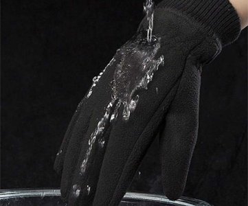 Cold-Weather Gloves – Fleece Texture with Grip Zones, Ribbed Cuffs & “S1gl0s” Branding for Outdoor Use, Retail Stocking or Seasonal Capsules