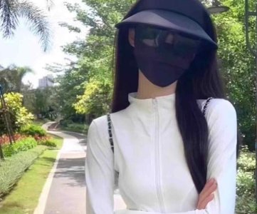 Female Zip-Up Top – Fitted Long-Sleeve Pullover with High Neck for Boutique Styling, Casual Outfits or Outdoor Retail Display